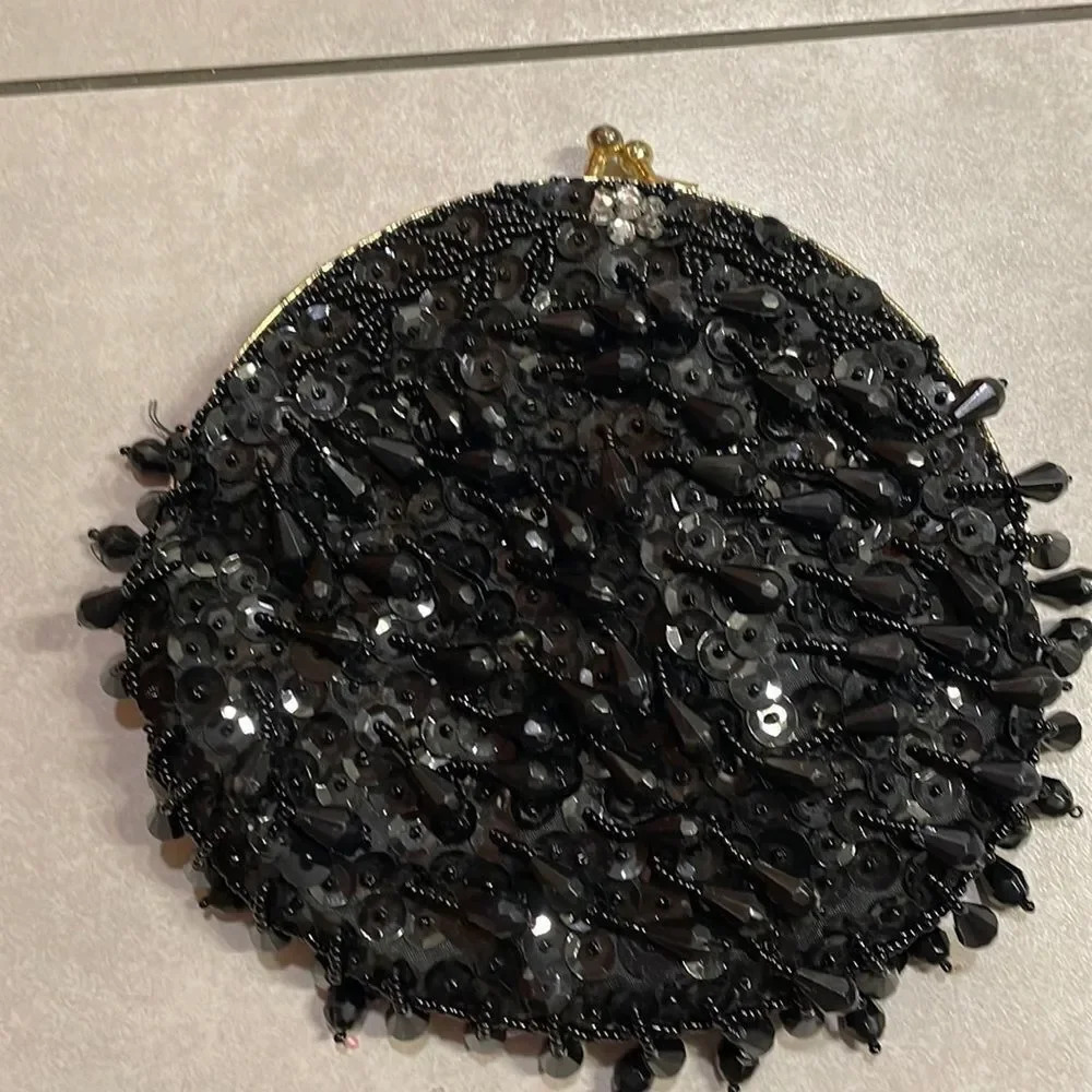 Nwot Black oval beaded purse